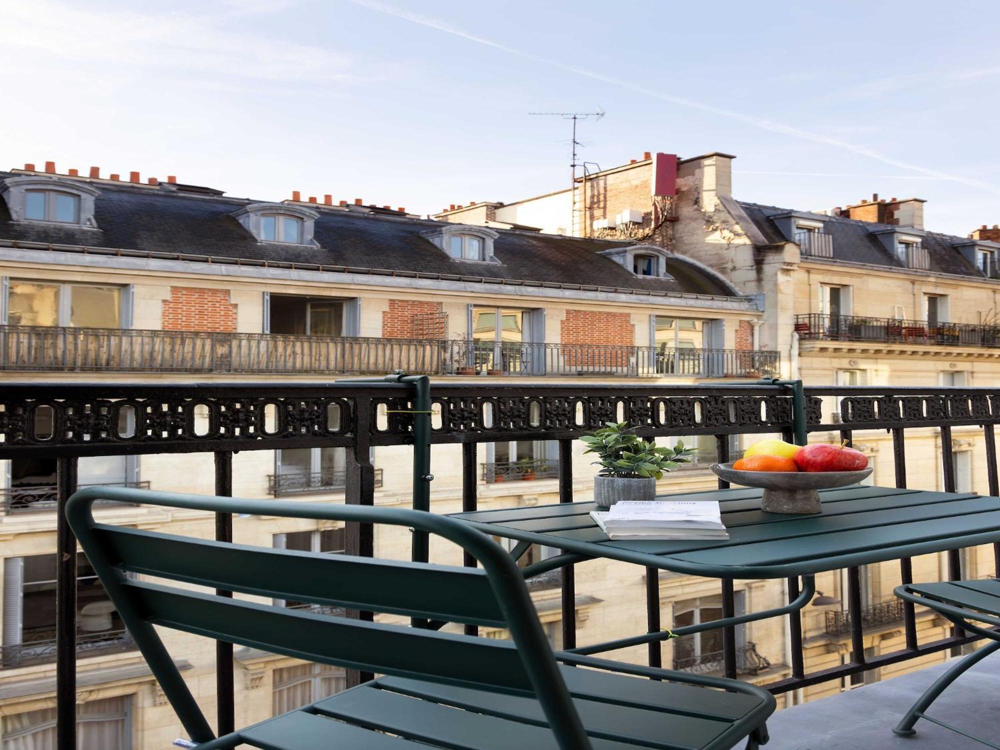 Apartment Refined With Balcony - 2p - Saint Lazare Paris